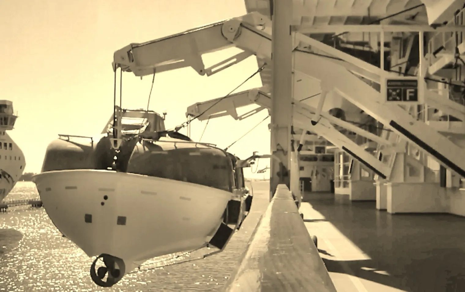 Reddingssloepen aan boord van een zeeschip